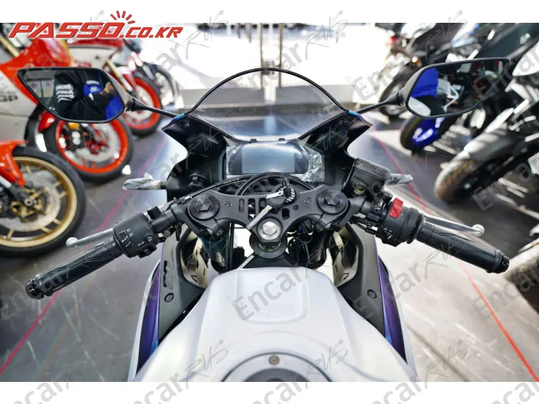 YAMAHA YZF R3 - фото 3