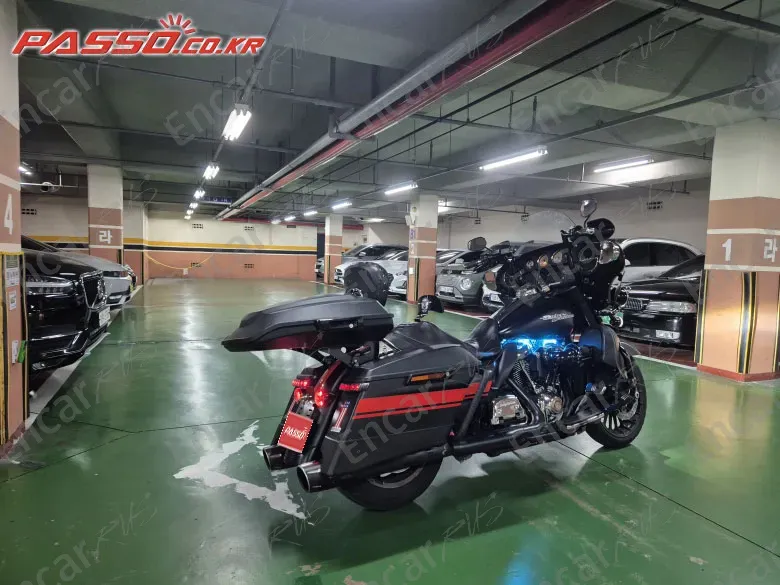 HARLEY-DAVIDSON FLHXS STREET GLIDE SPECIAL - фото 2