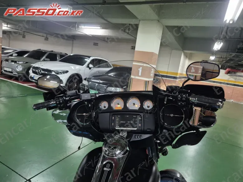 HARLEY-DAVIDSON FLHXS STREET GLIDE SPECIAL - фото 3