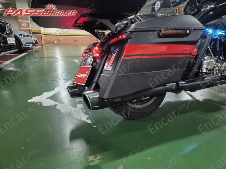 HARLEY-DAVIDSON FLHXS STREET GLIDE SPECIAL - фото 6