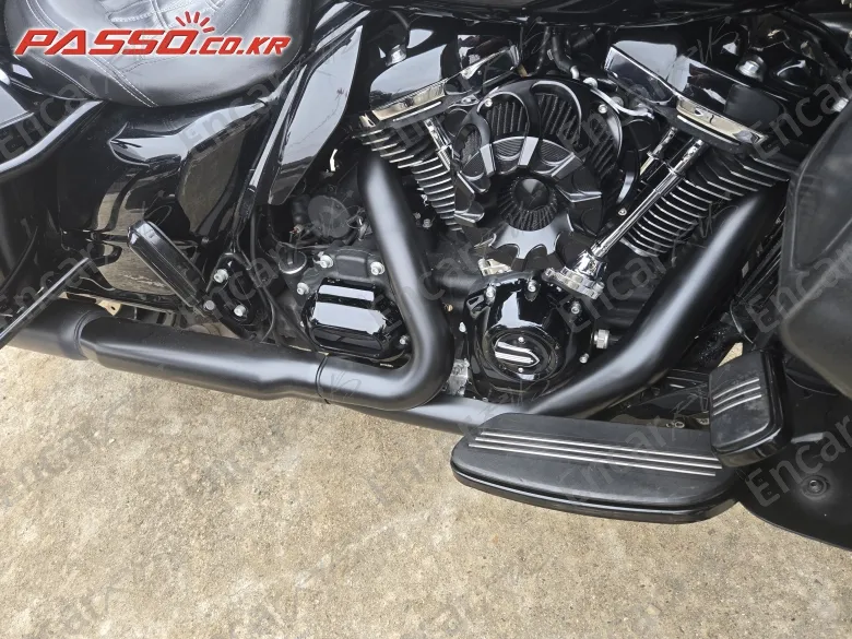HARLEY-DAVIDSON FLHXS STREET GLIDE SPECIAL - фото 6