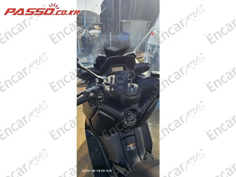 YAMAHA X MAX 300 ABS - фото 3