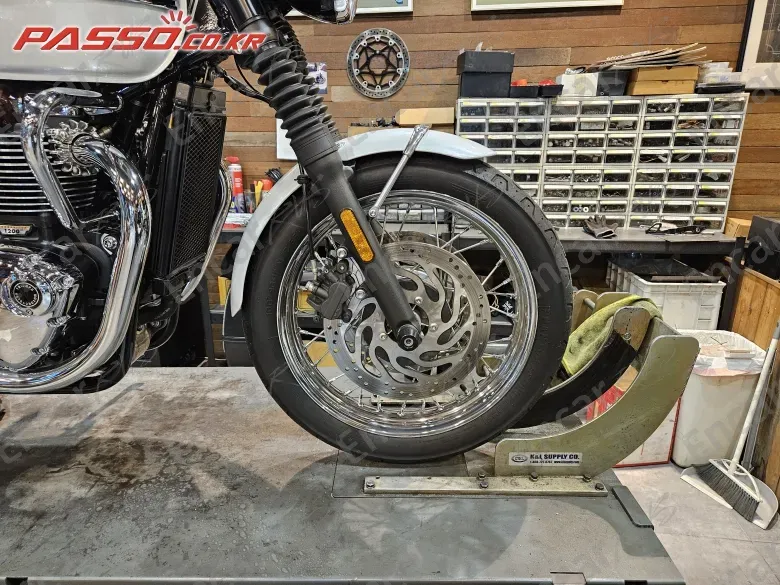TRIUMPH BONNEVILLE T120 - фото 5