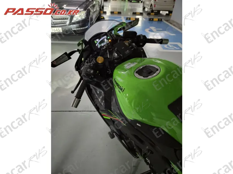 KAWASAKI NINJA ZX 4 RR - фото 3