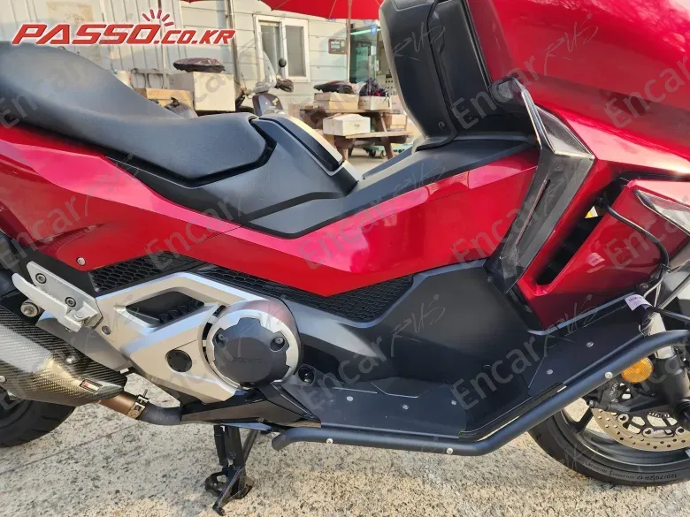 HONDA FORZA 750 - фото 4
