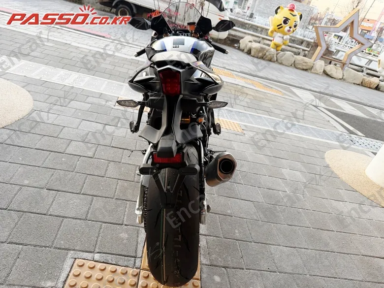 YAMAHA YZF R1 M - фото 2