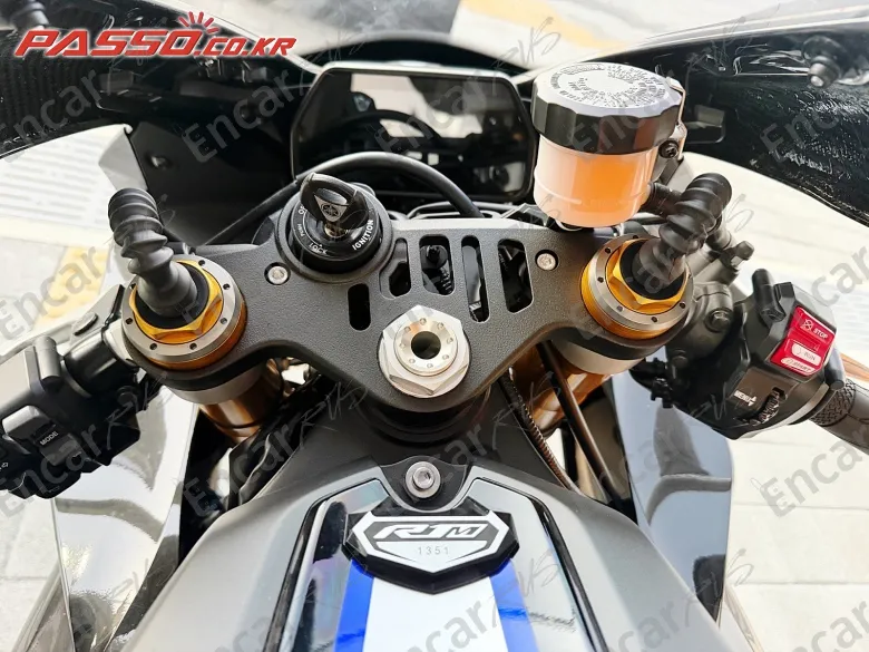 YAMAHA YZF R1 M - фото 3