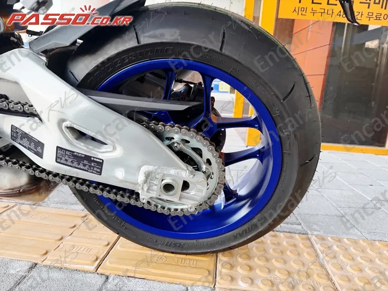 YAMAHA YZF R1 M - фото 4