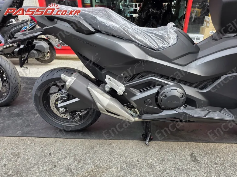 HONDA FORZA 750 - фото 6