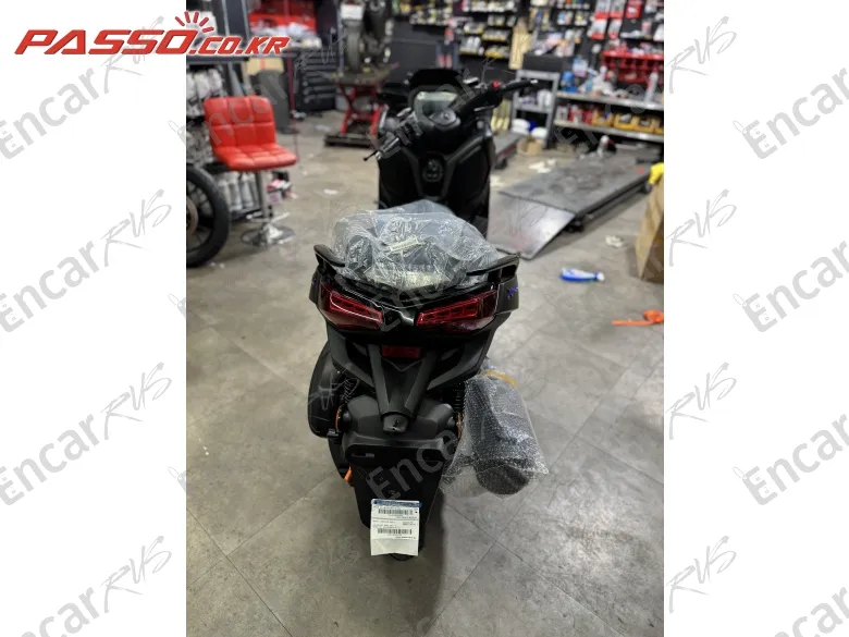 YAMAHA X MAX 300 ABS - фото 2