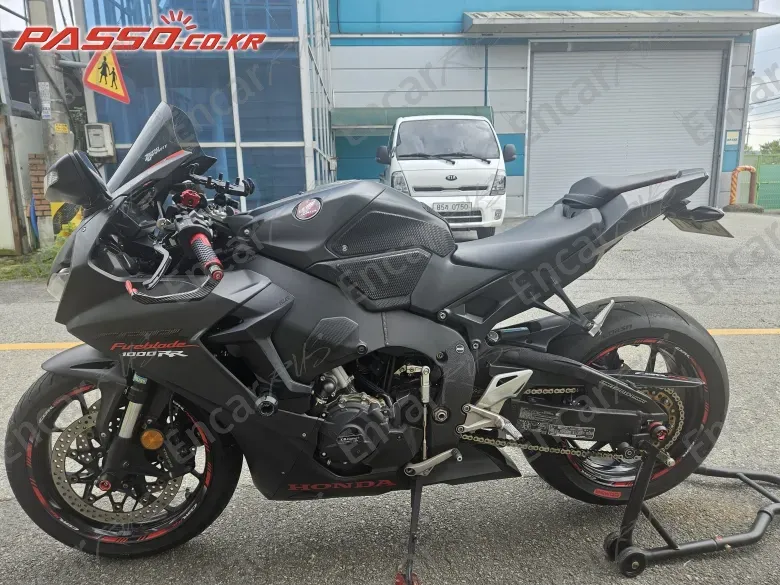 HONDA CBR 1000 RR - фото 1