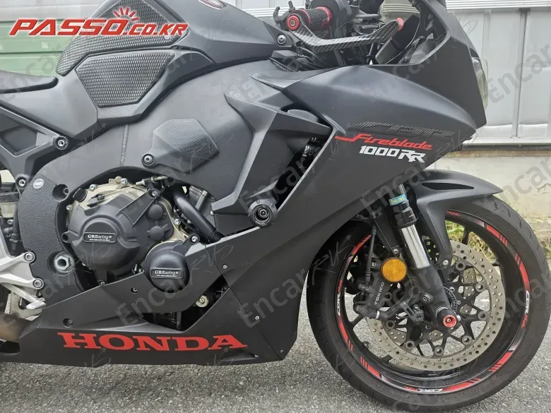 HONDA CBR 1000 RR - фото 4