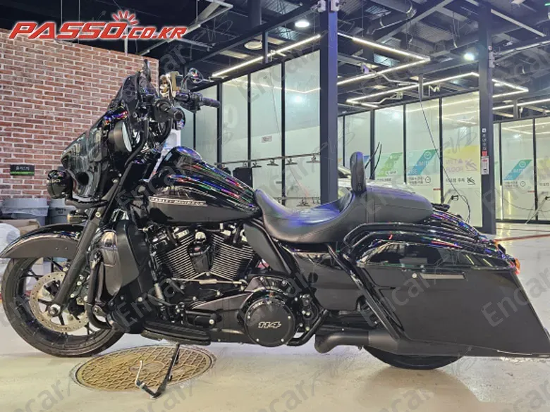 HARLEY-DAVIDSON FLHXS STREET GLIDE SPECIAL - фото 1