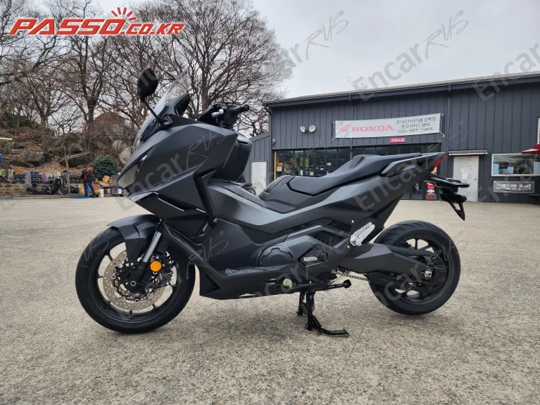 HONDA FORZA 750 - фото 1