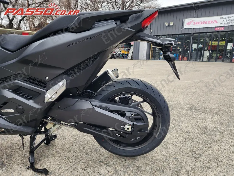 HONDA FORZA 750 - фото 4