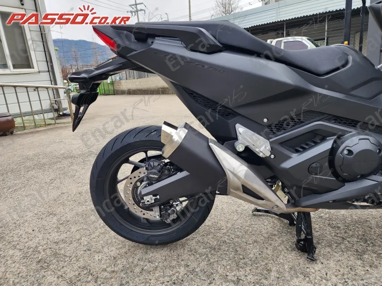 HONDA FORZA 750 - фото 6