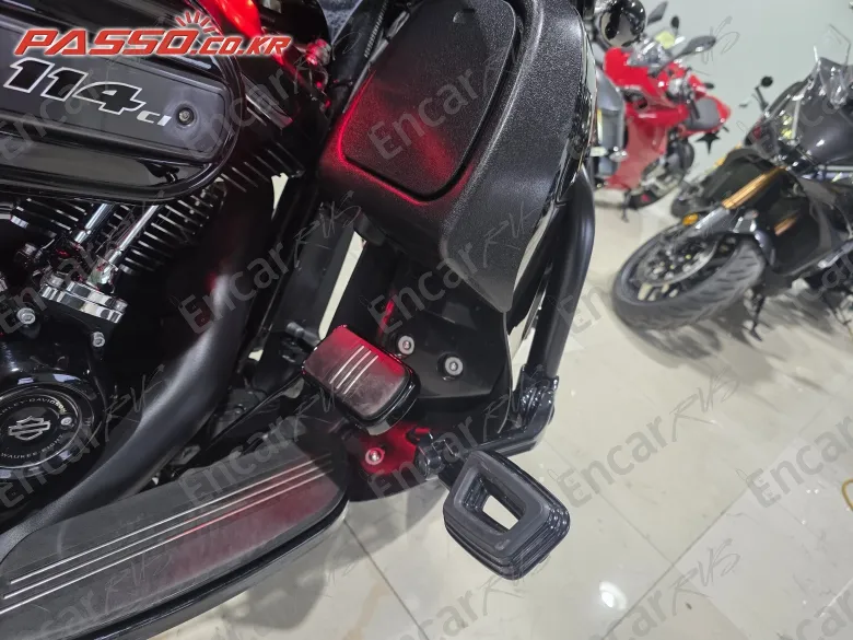 HARLEY-DAVIDSON FLHXS STREET GLIDE SPECIAL - фото 5