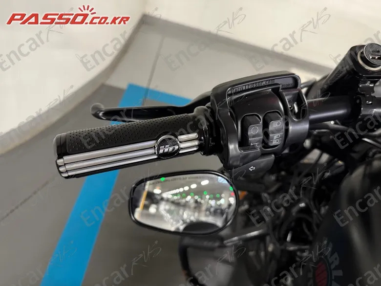 HARLEY-DAVIDSON XL 883 N - фото 3