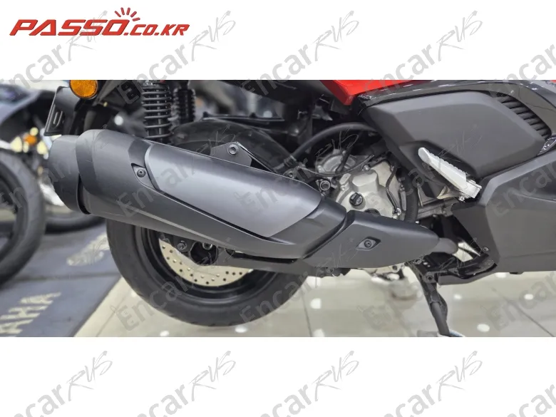 YAMAHA X MAX 300 ABS - фото 6