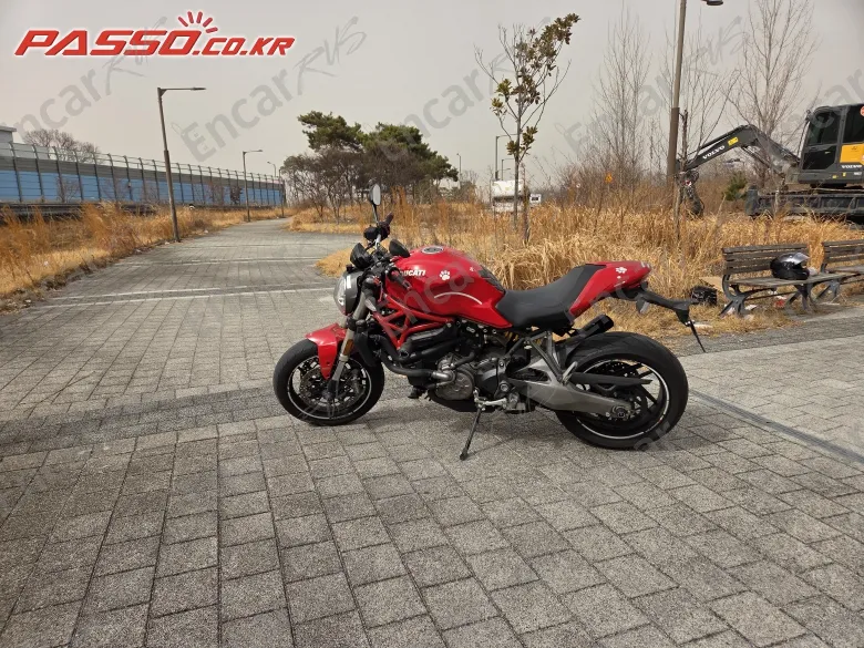 DUCATI MONSTER 821 - фото 1