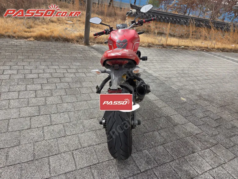 DUCATI MONSTER 821 - фото 2