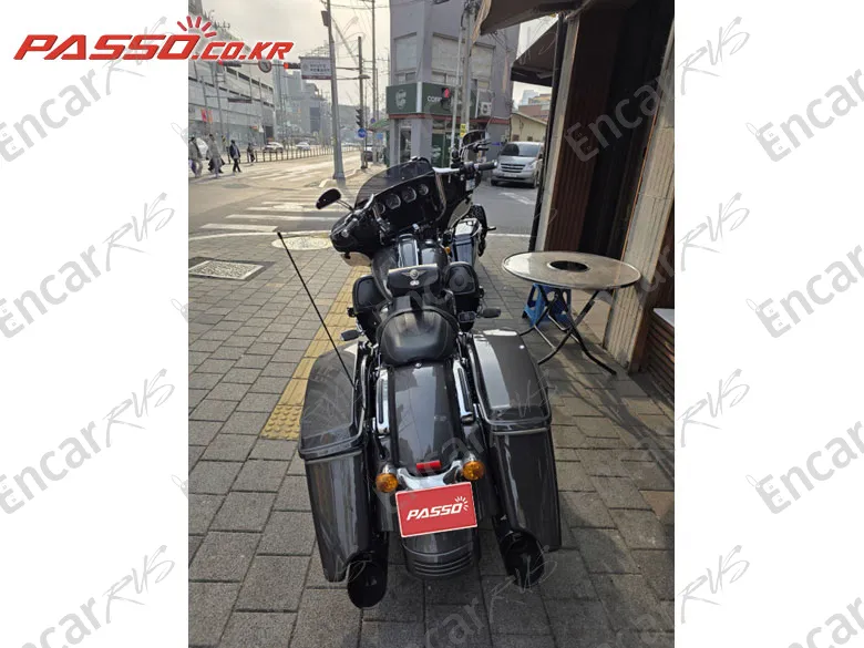 HARLEY-DAVIDSON FLHXS STREET GLIDE SPECIAL - фото 3