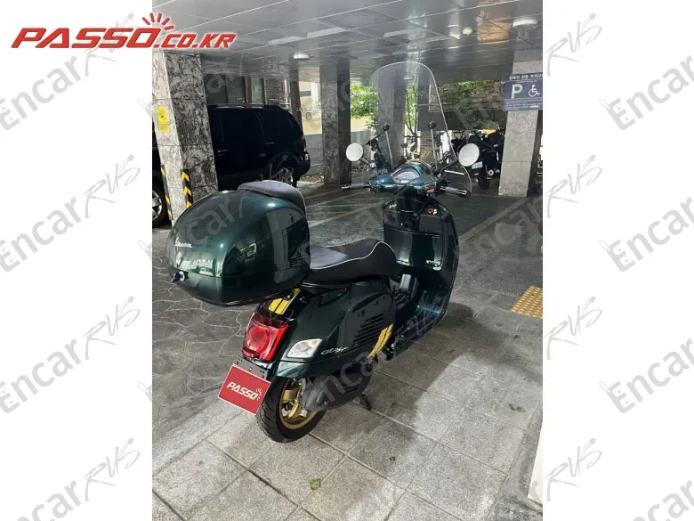 Vespa Gts 300 Super Racing Sixties - фото 1