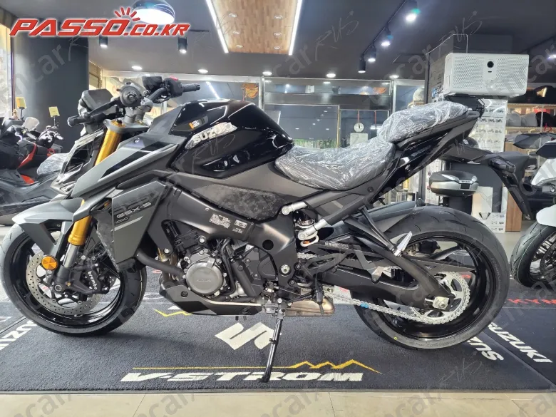 SUZUKI GSX S 1000 - фото 1