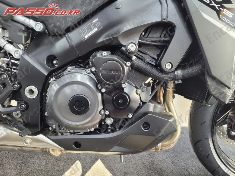 SUZUKI GSX S 1000 - фото 4