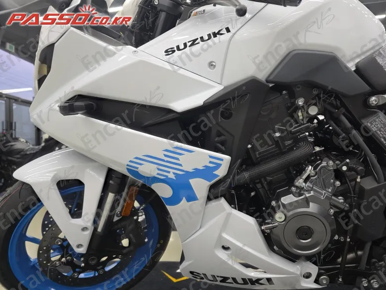 SUZUKI GSX 8 R - фото 4