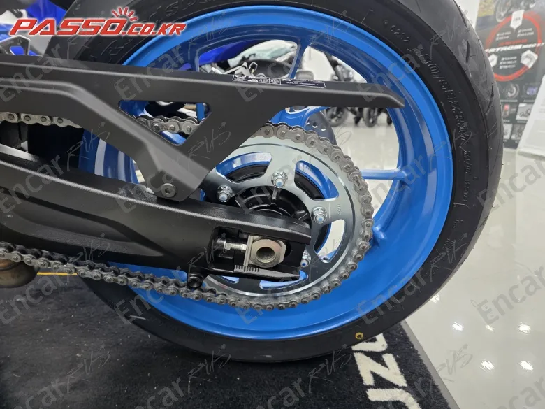 SUZUKI GSX 8 R - фото 5