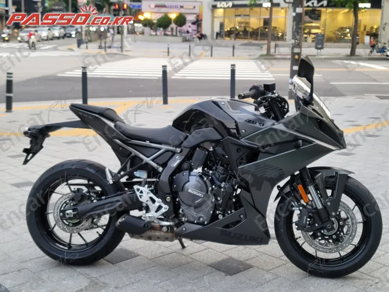SUZUKI GSX 8 R - фото 0