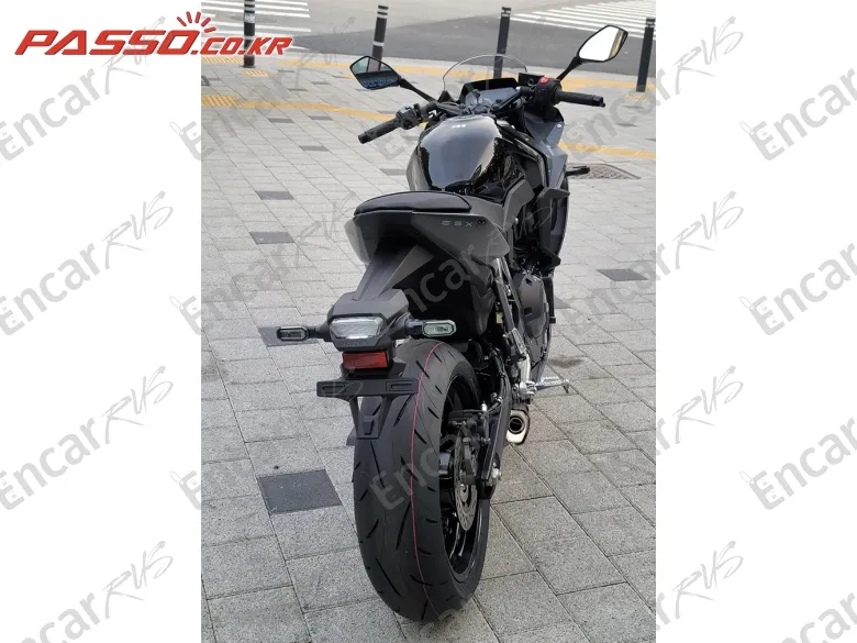 SUZUKI GSX 8 R - фото 2