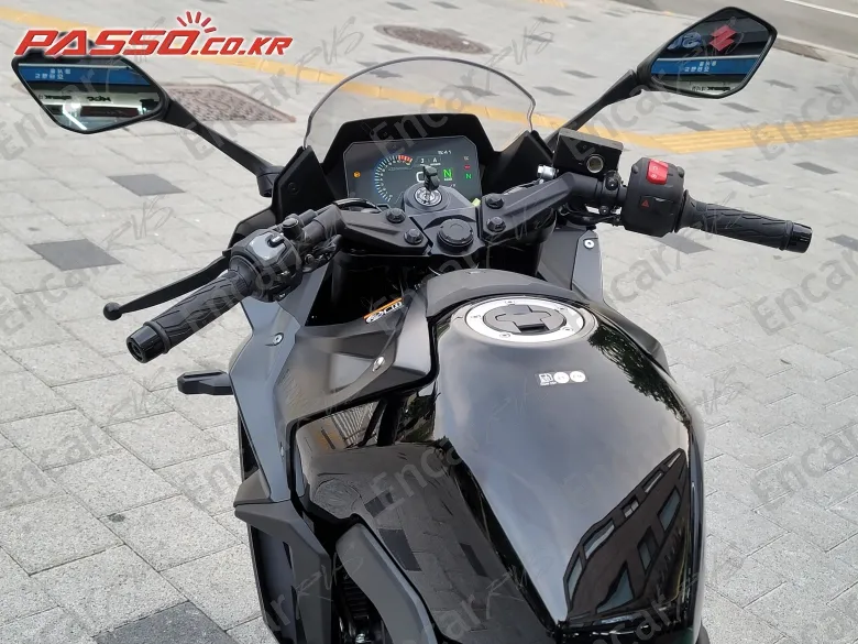 SUZUKI GSX 8 R - фото 3