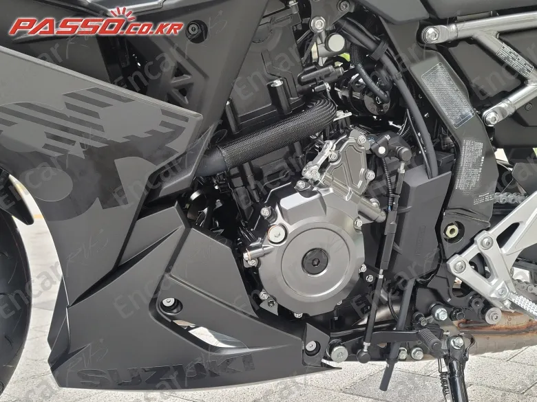 SUZUKI GSX 8 R - фото 4