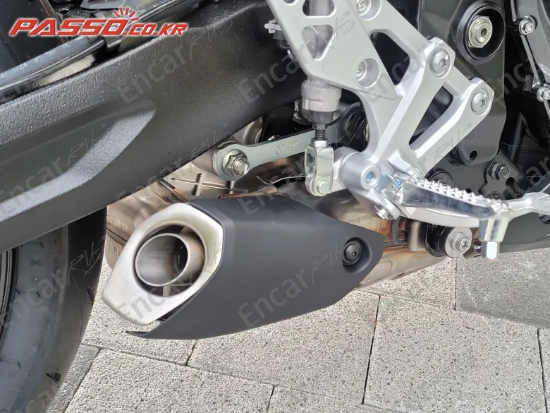SUZUKI GSX 8 R - фото 6
