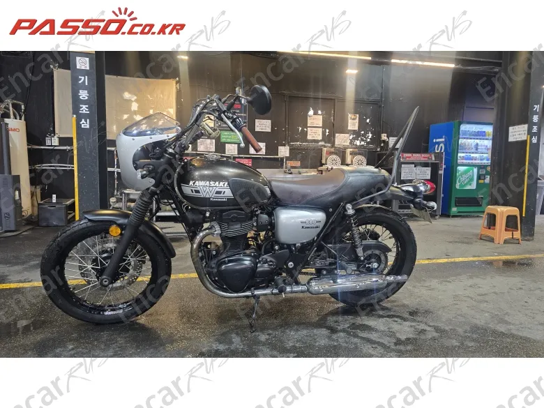 Kawasaki W 800 Cafe - фото 2