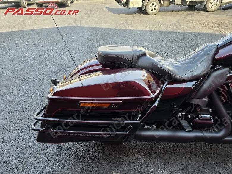 HARLEY-DAVIDSON FLHXS STREET GLIDE SPECIAL - фото 6
