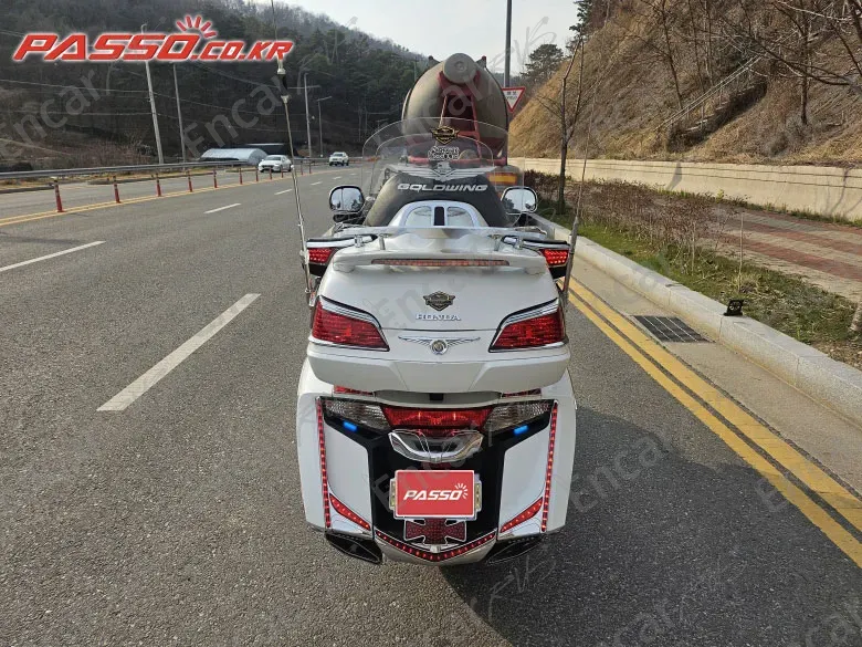 HONDA GOLDWING 1800 - фото 2