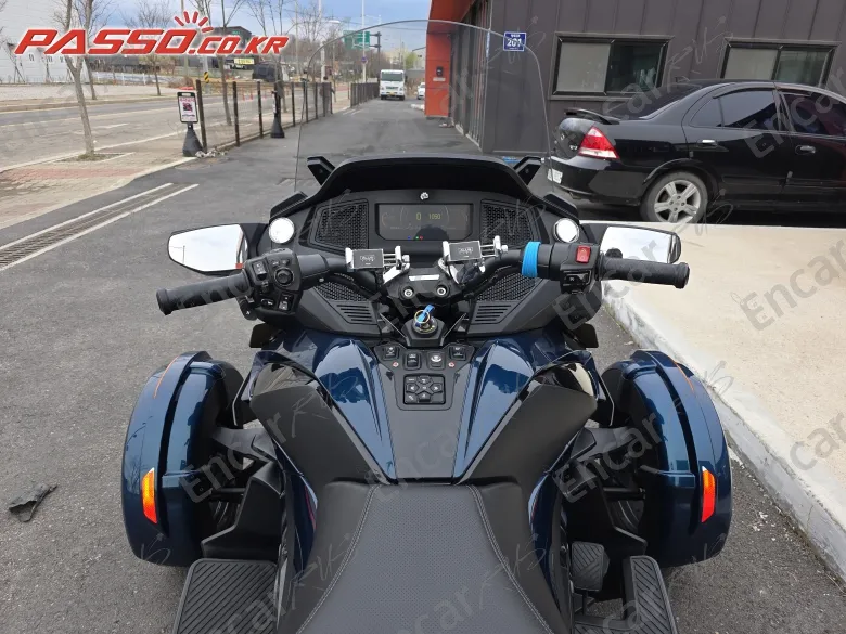 BRP CAN-AM SPYDER RT LIMITED - фото 4