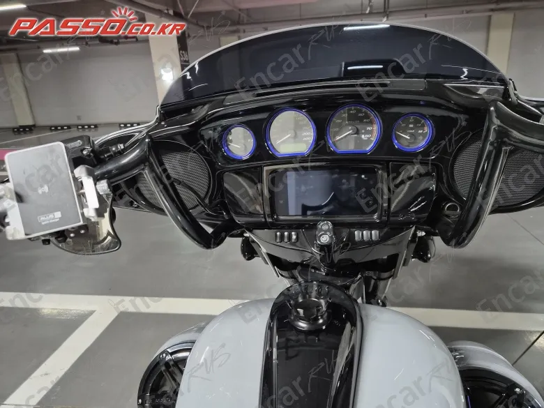 HARLEY-DAVIDSON FLHXS STREET GLIDE SPECIAL - фото 3