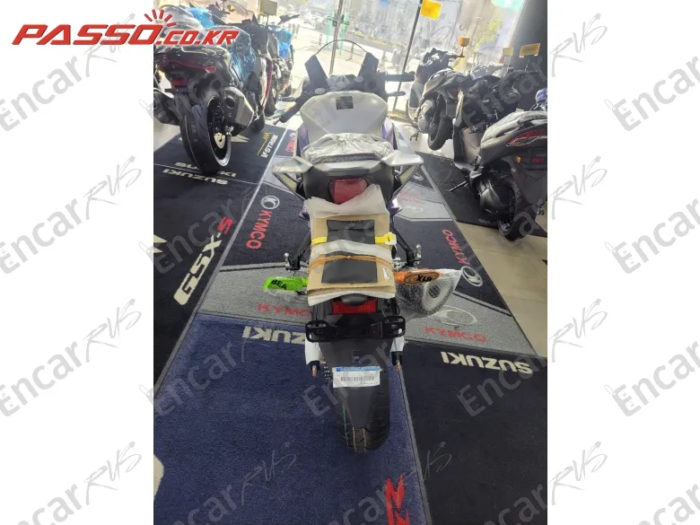 YAMAHA YZF R3 - фото 2