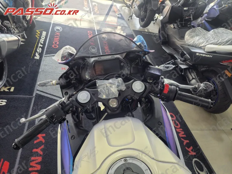 YAMAHA YZF R3 - фото 3