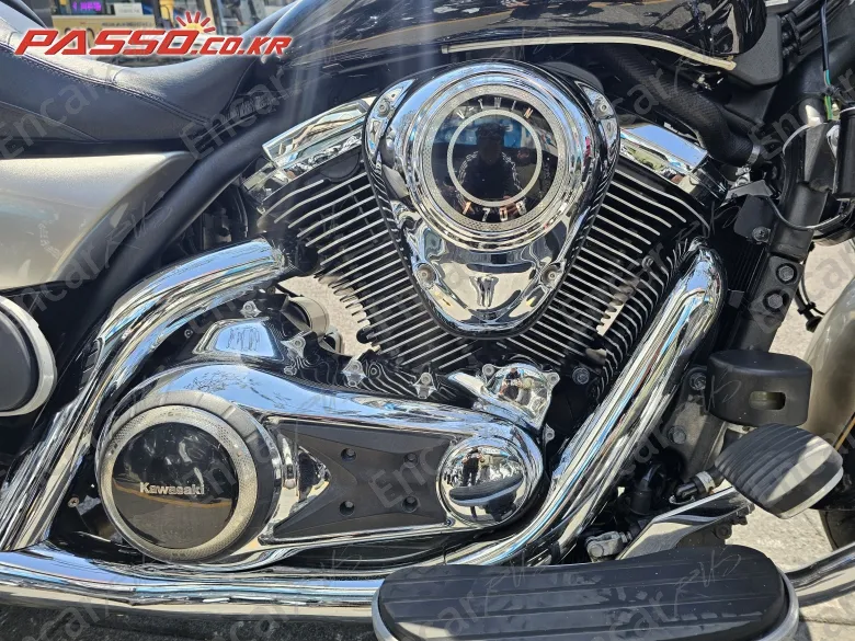 KAWASAKI VULCAN 1700 NOMAD - фото 4