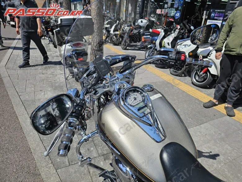 KAWASAKI VULCAN 1700 NOMAD - фото 6
