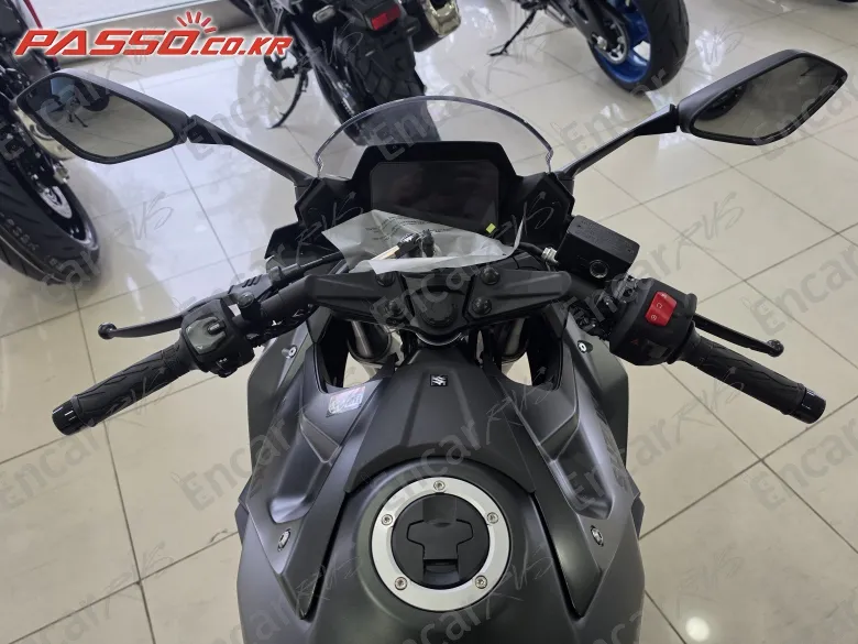 SUZUKI GSX 8 R - фото 3