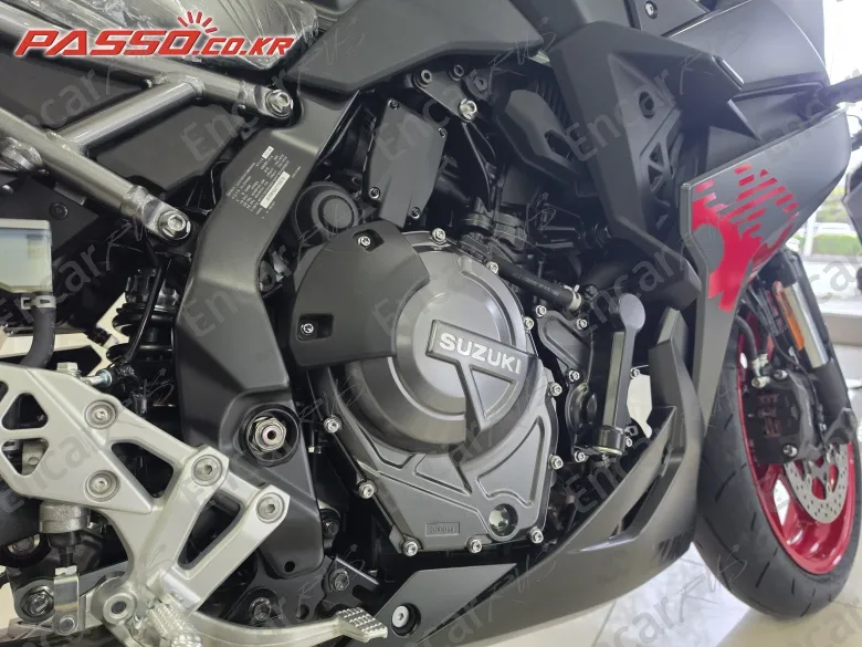 SUZUKI GSX 8 R - фото 4