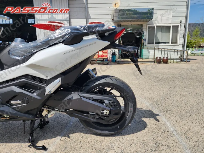 HONDA FORZA 750 - фото 4