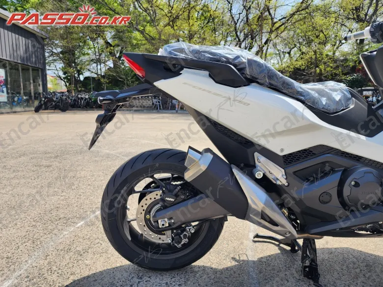 HONDA FORZA 750 - фото 6