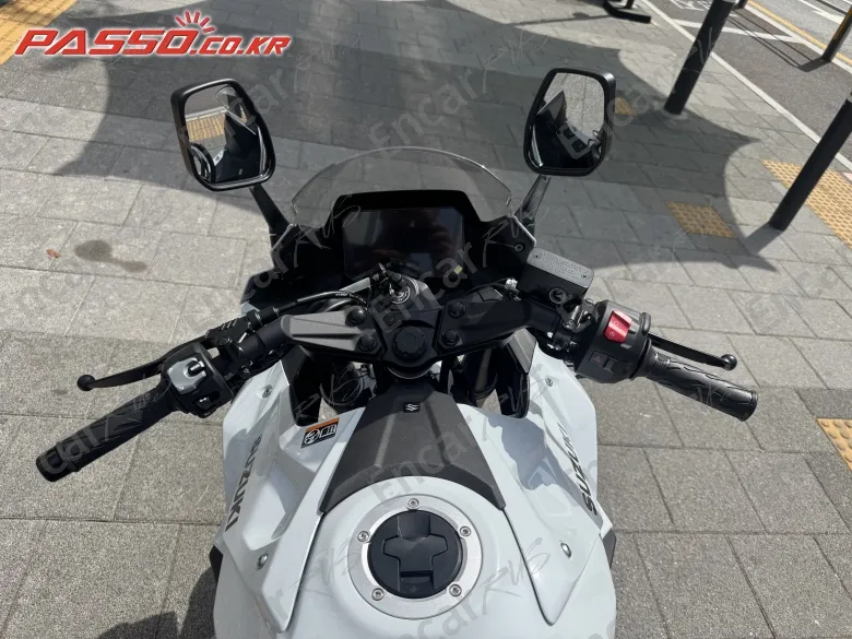 SUZUKI GSX 8 R - фото 3